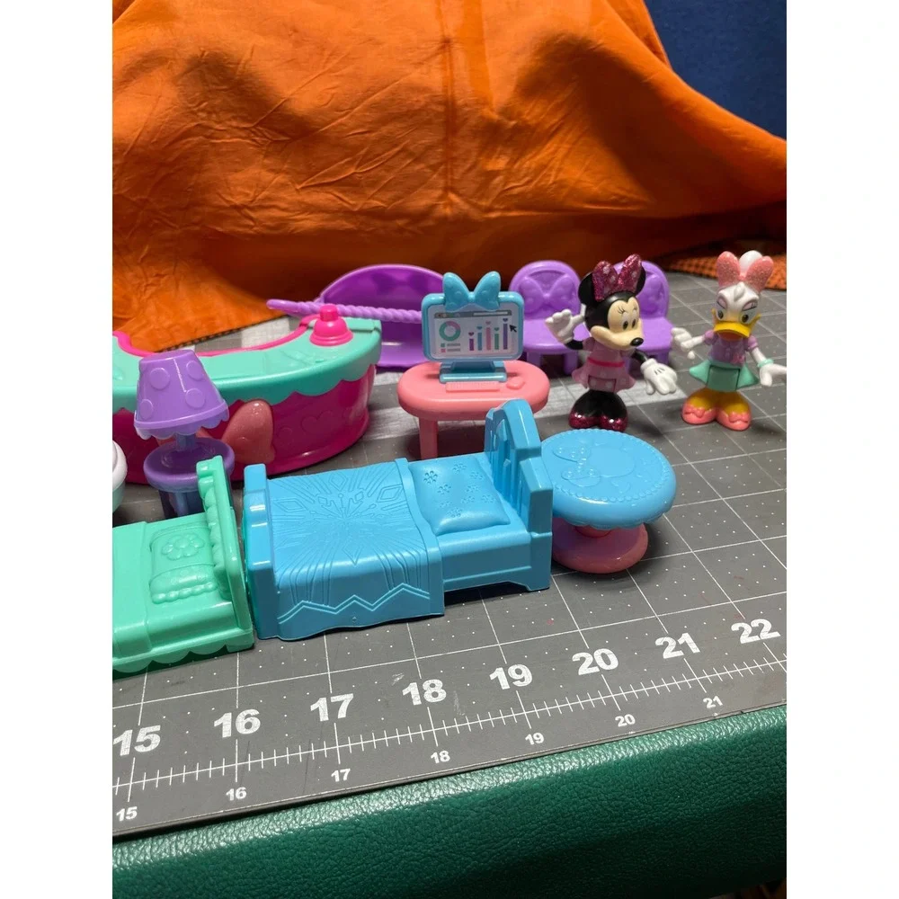 Disney Minnie Mouse Daisy Duck Bow-Tique Furniture Figures Lot Beds Slide Desk‎